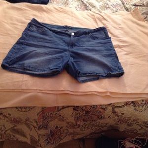 Lee mid rise shorts